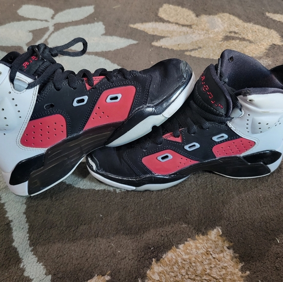 Jordan 6-17-23 Carmine 4.5Y - Picture 4 of 9